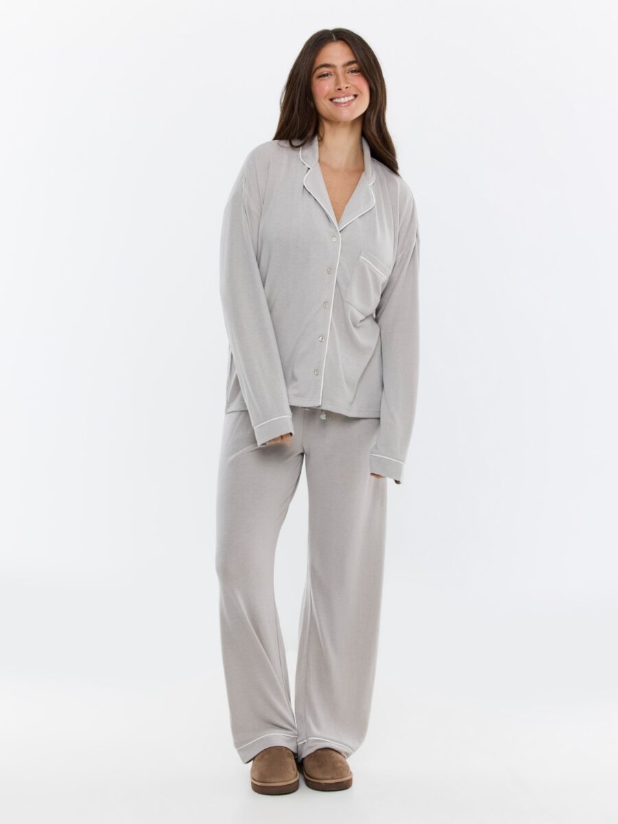 פיג'מת ויסקוזה מכופתרת לנשים